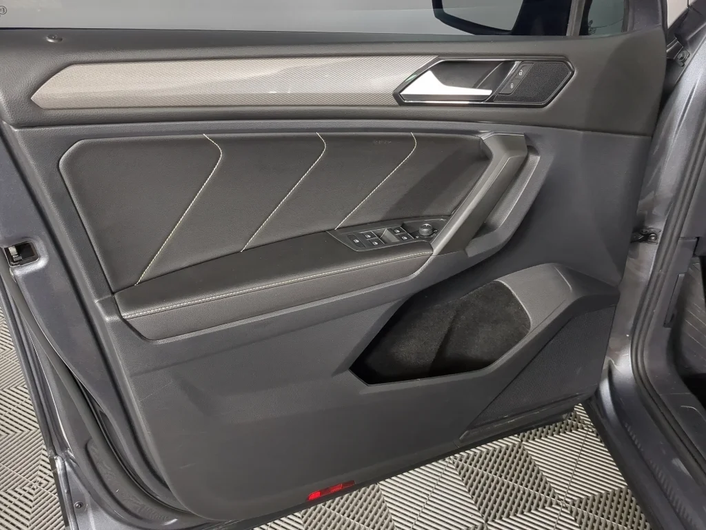 Used 2022 Platinum Gray Metallic Volkswagen SE image 11