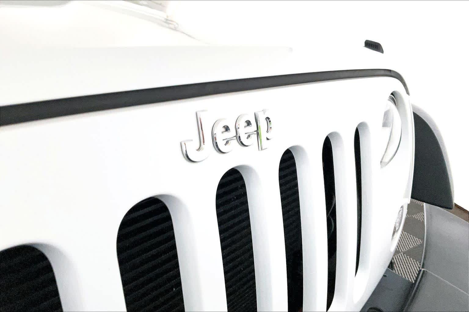 Used 2018 Bright White Clearcoat Jeep Sport S image 10