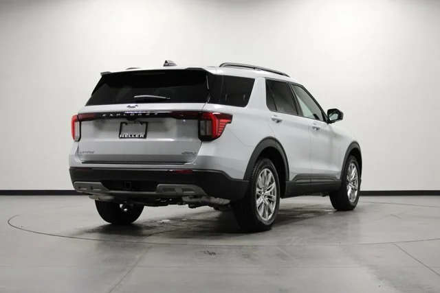 New 2026 Space White Metallic Ford Active image 28
