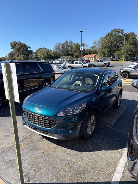 Used 2020 Green Ford SE image 1