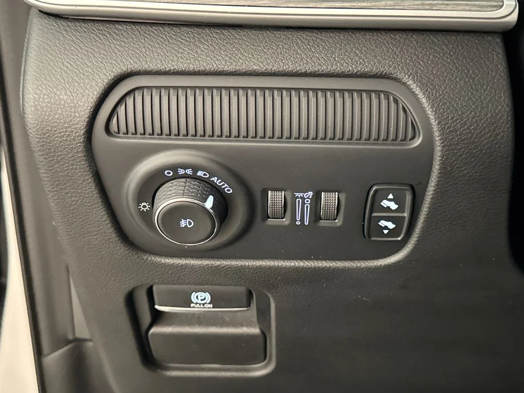 Certified Used 2024 White Jeep Series II image 19