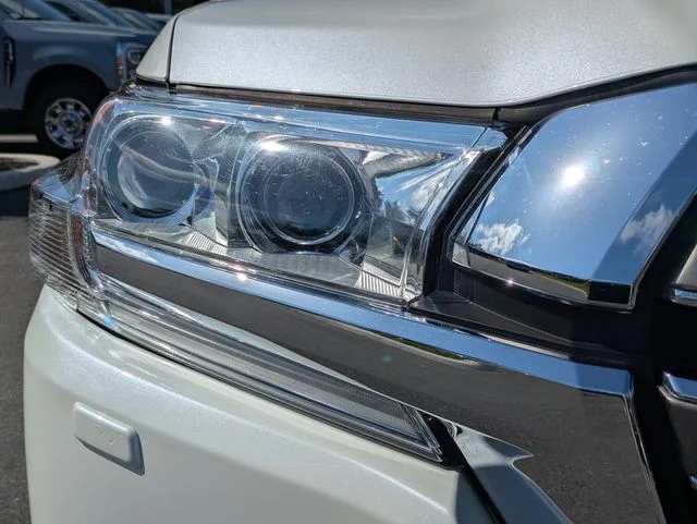 Used 2020 Blizzard Pearl Toyota Base image 10