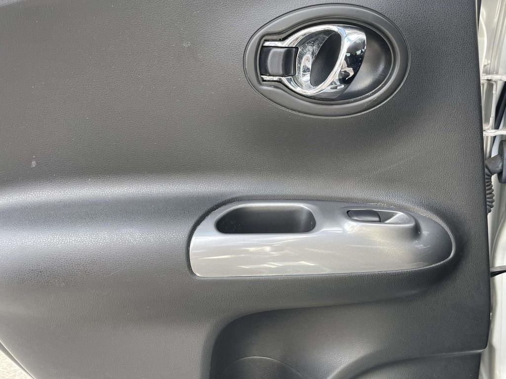 Used 2015 Silver Nissan SV image 12
