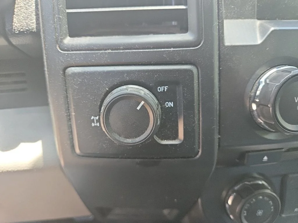 Used 2018 Blue Ford XL image 15