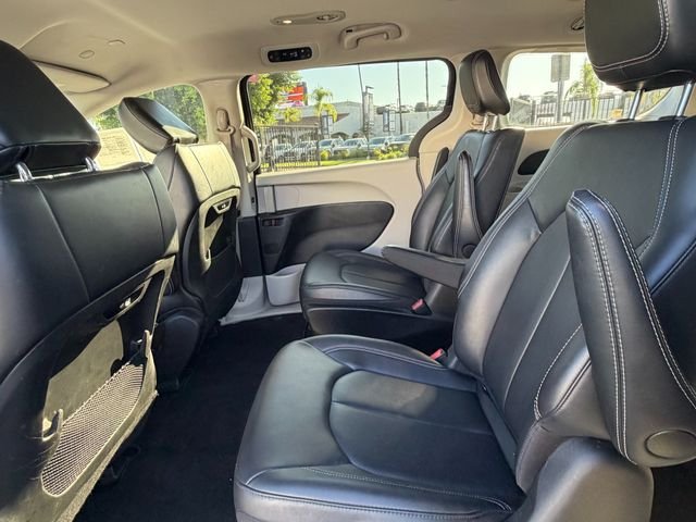 Used 2024 Black Chrysler Select image 32