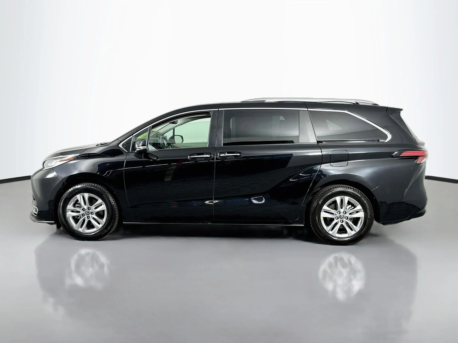 Used 2022 Midnight Black Metallic Toyota Limited image 4