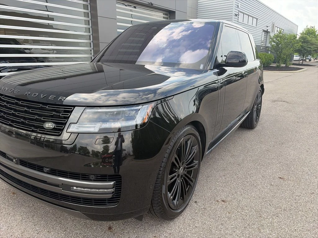 Certified Used 2023  Land Rover SE image 2