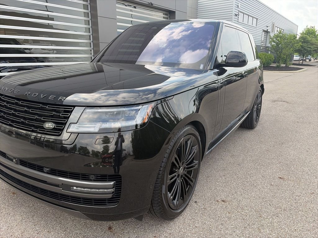 Used 2023 Santorini Black Metallic Land Rover SE image 2