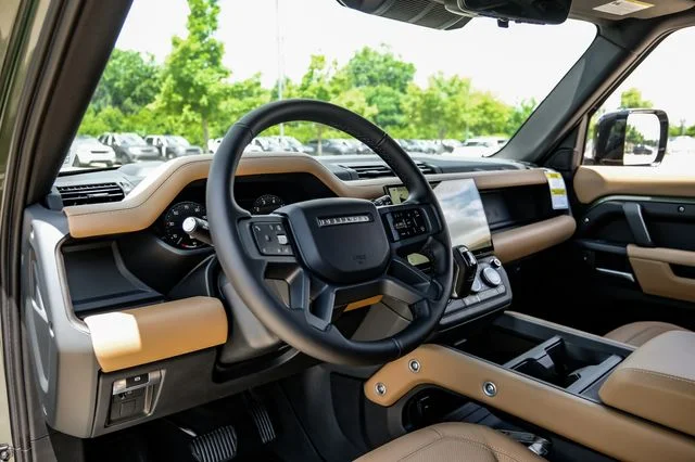 New 2026 Woolstone Green Land Rover X-Dynamic SE image 2