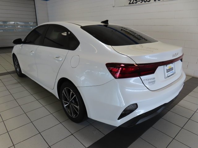 Used 2023 Snow White Pearl Kia LXS image 10