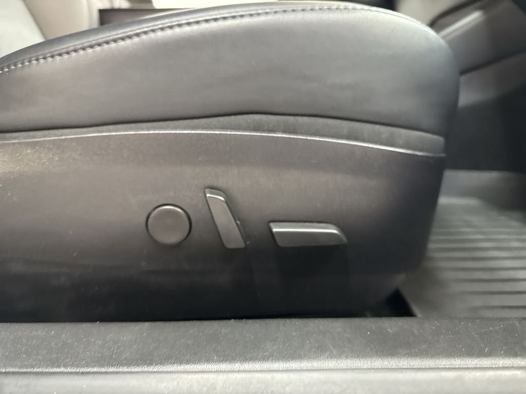 Used 2018  Tesla Long Range image 20