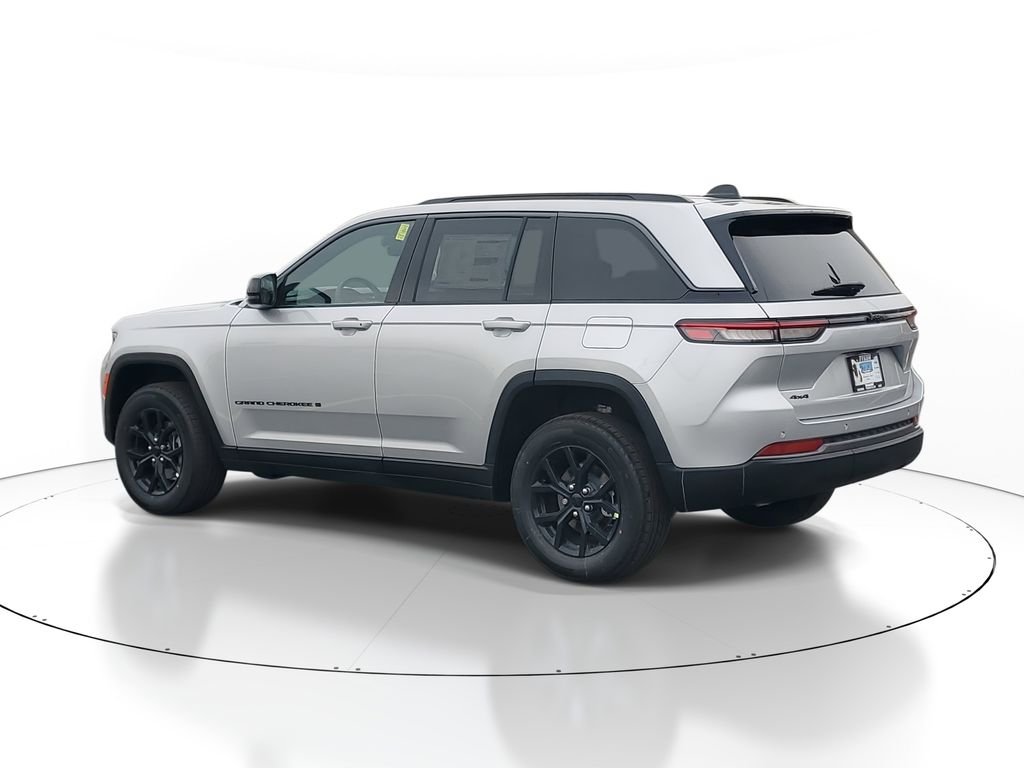 New 2026 Silver Zynith Exterior Paint Jeep Altitude image 3