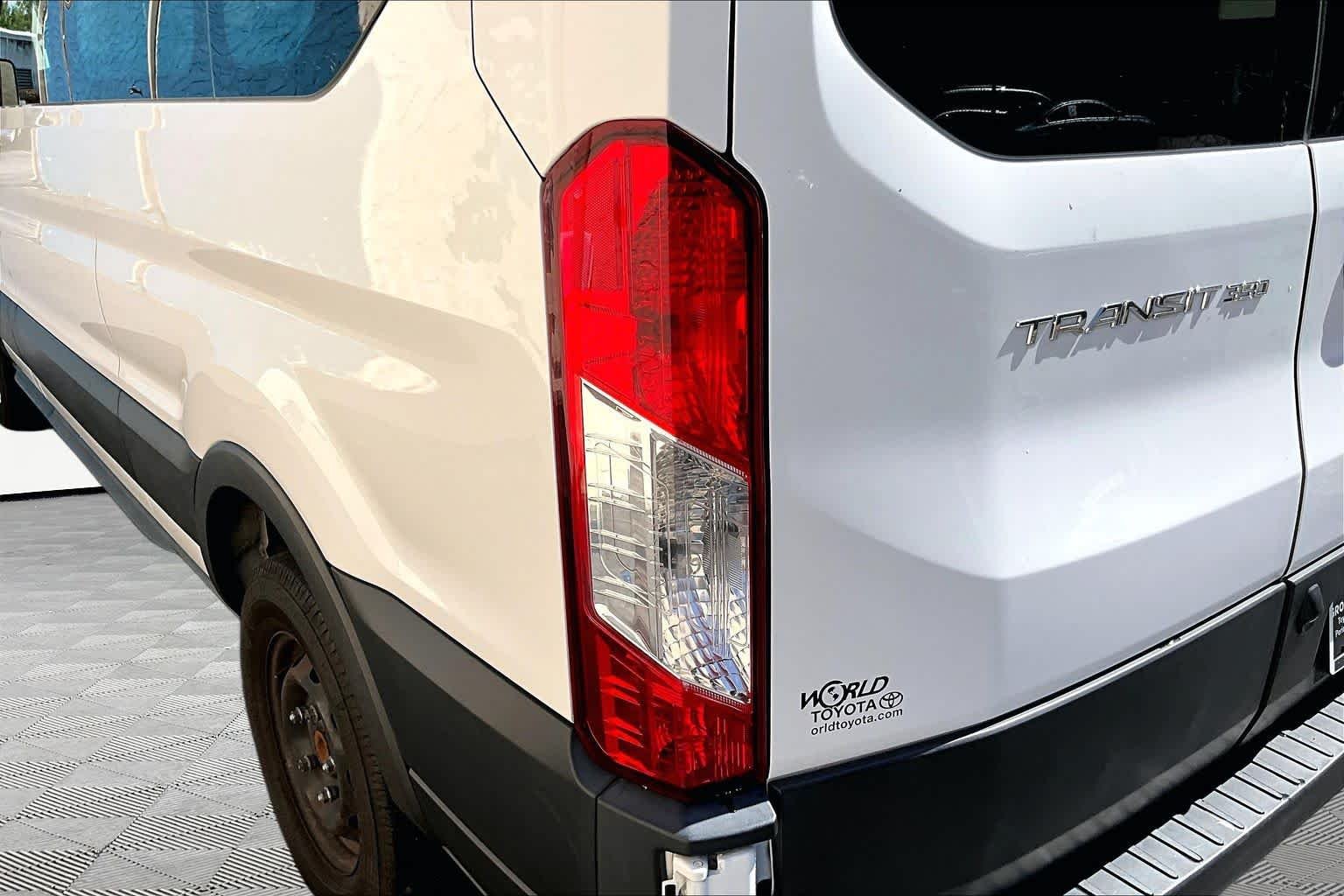 Used 2023 Oxford White Ford XLT image 29