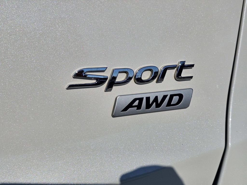 Used 2017 White Hyundai 2.4 Base image 13