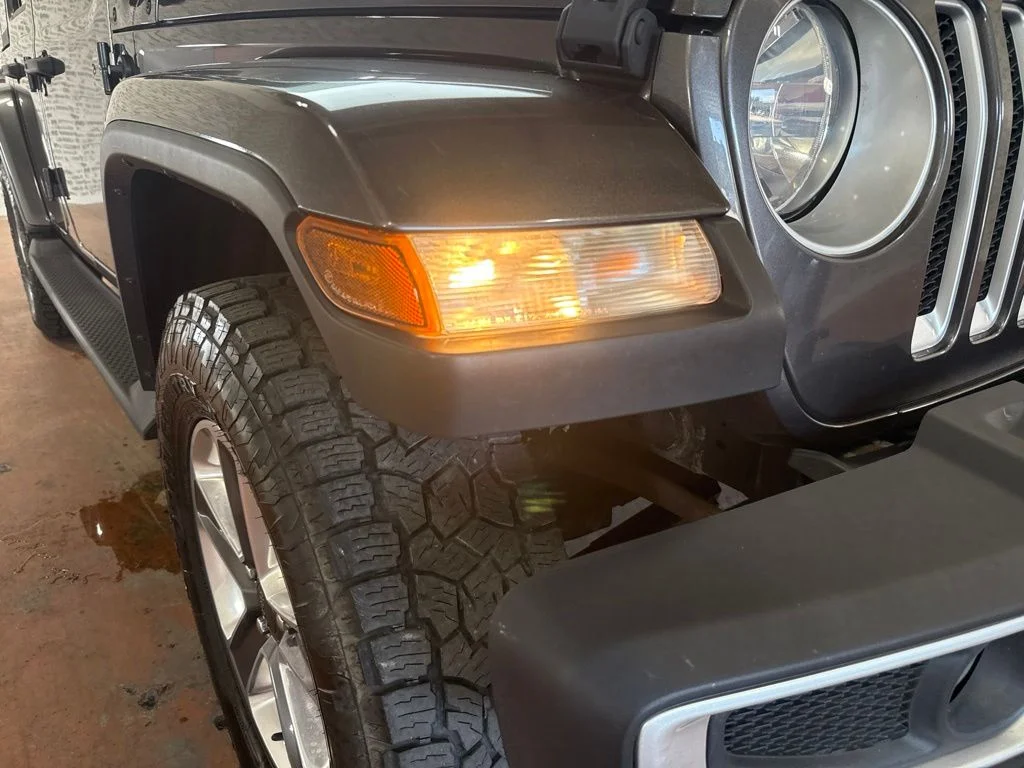 Used 2020 Granite Crystal Metallic Clearcoat Jeep Unlimited Sahara image 9