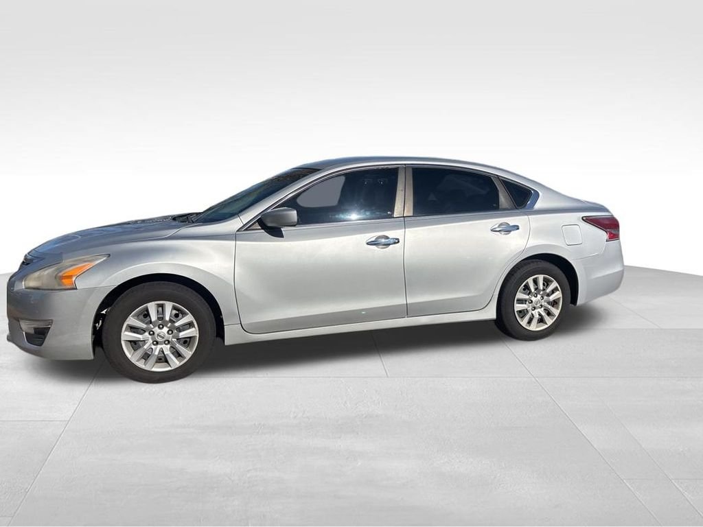 Used 2014 Silver Nissan 2.5 S image 16