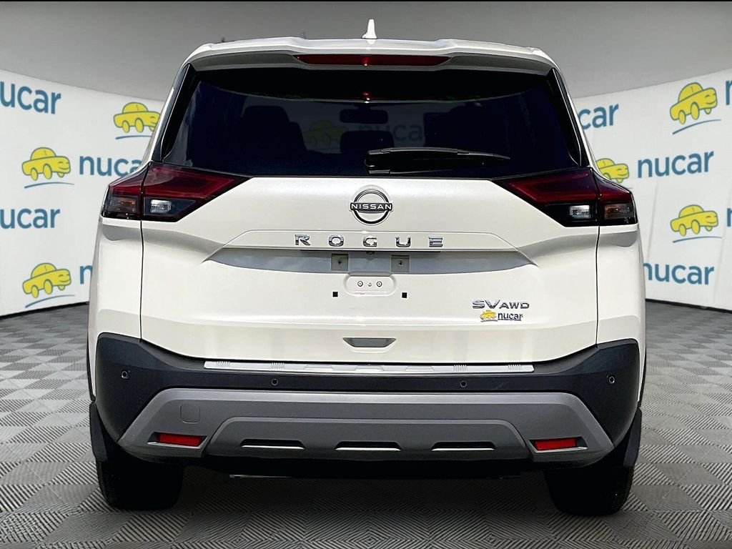 Used 2023 Pearl White Tricoat/Super Black Nissan SV image 5