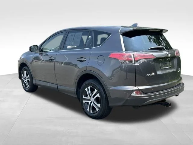 Used 2018 Gray Toyota LE image 3