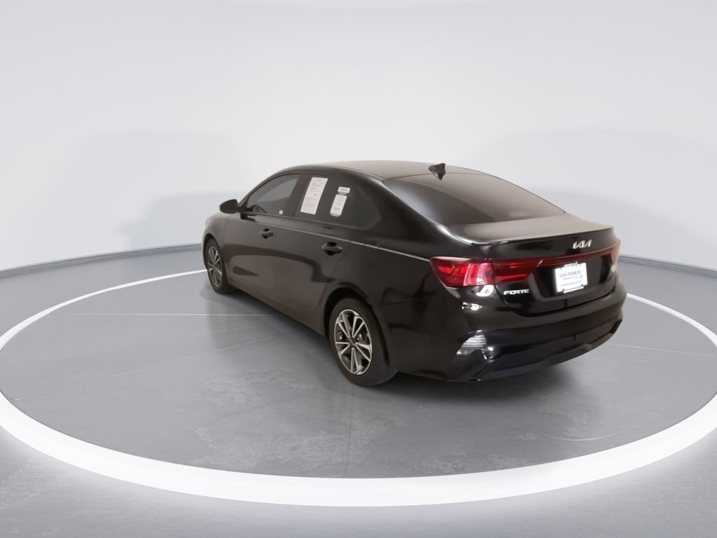 Used 2023 Black Kia LXS image 8