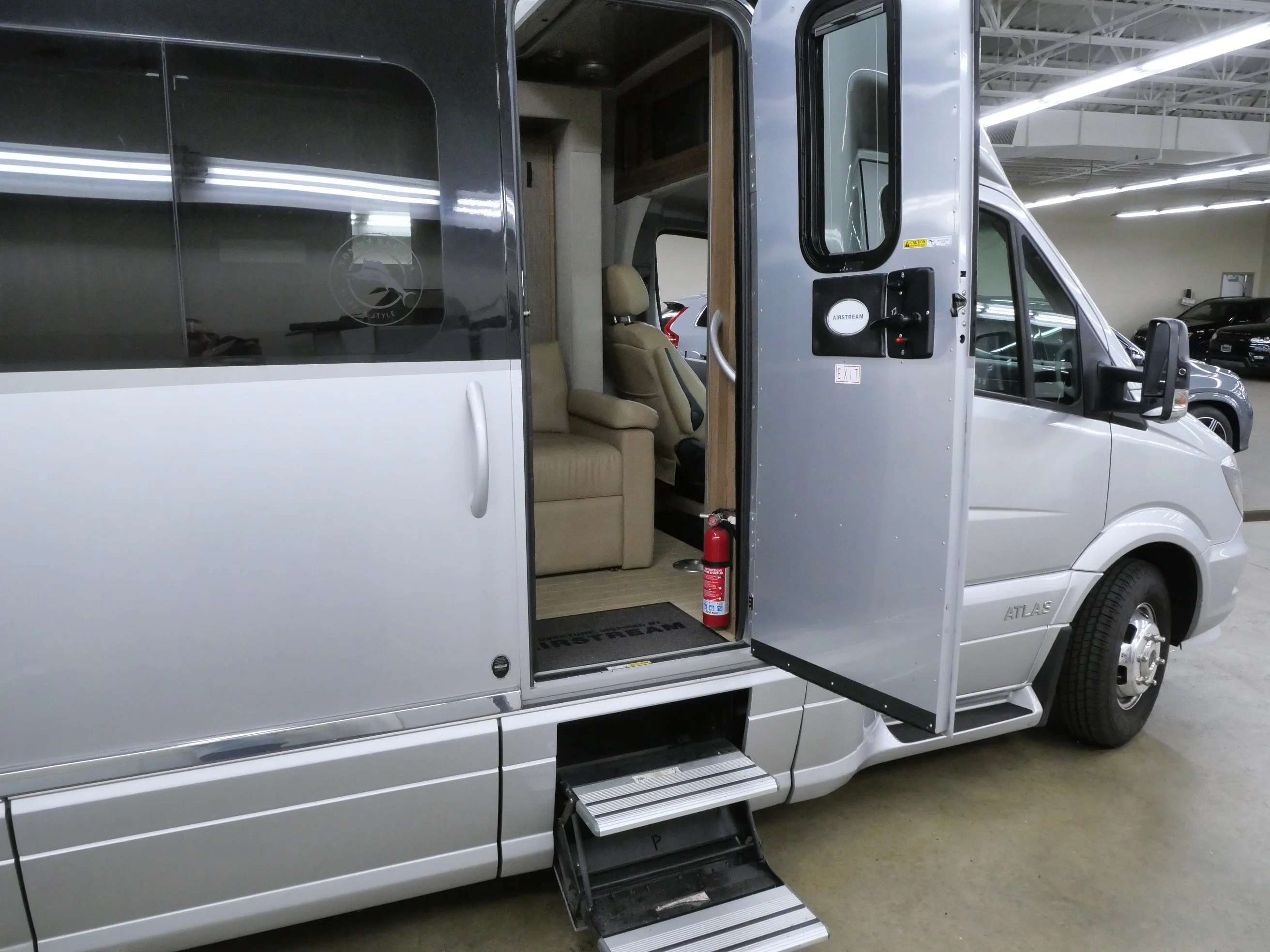 Used 2018 Silver Mercedes-Benz 3500 High Roof V6 170 RWD image 14