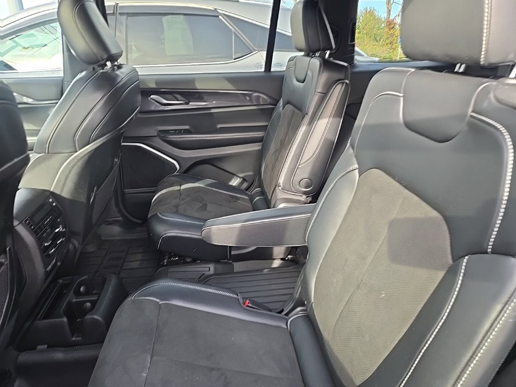 Used 2021 Black Jeep Altitude image 8