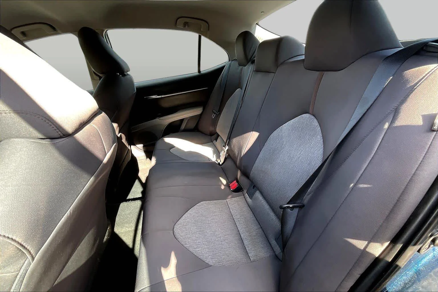 Used 2019 Galactic Aqua Mica Toyota L image 18