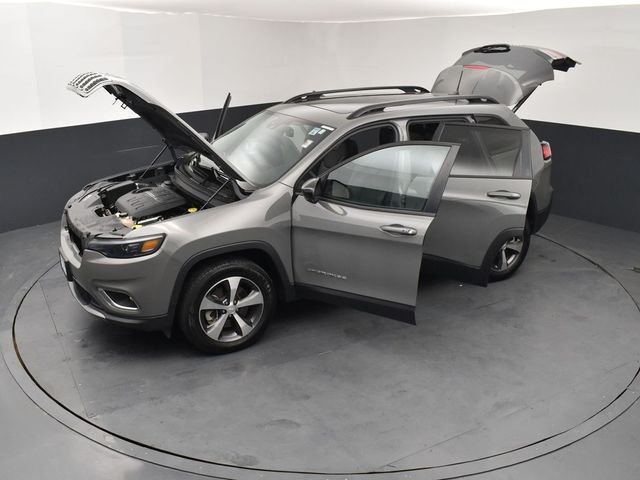 Used 2022 Gray Jeep Limited image 27