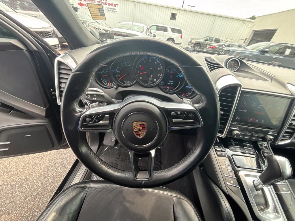 Used 2018  Porsche  image 12