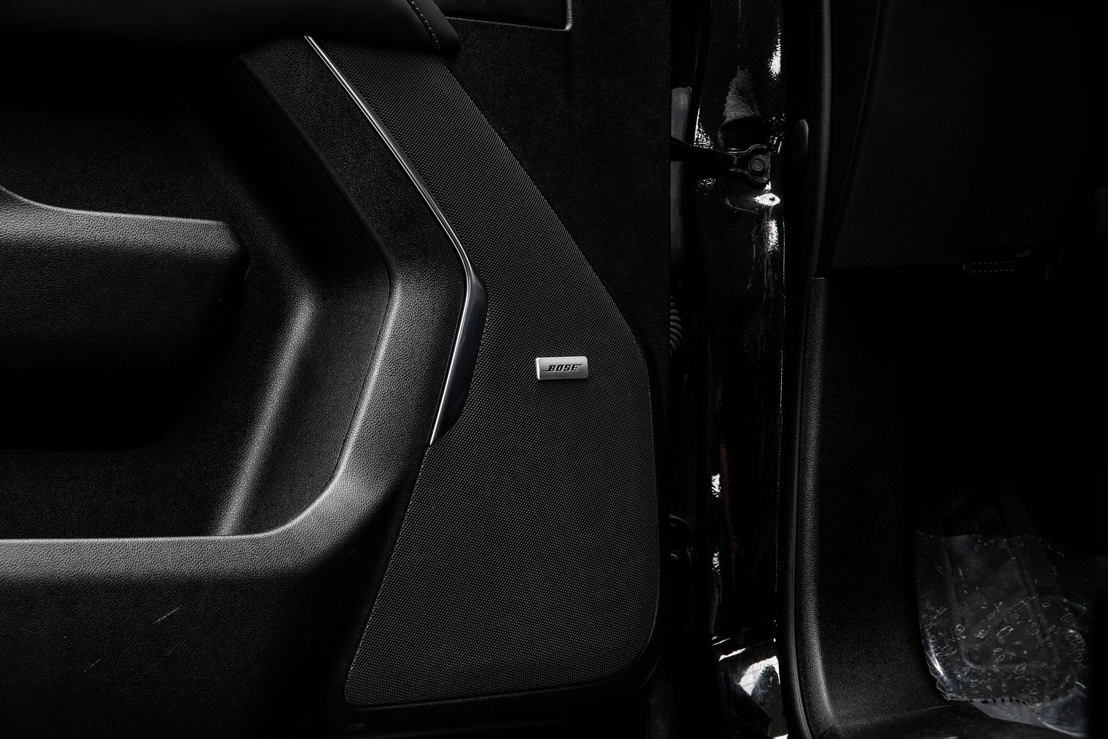 Used 2023 Black Chevrolet Z71 image 40
