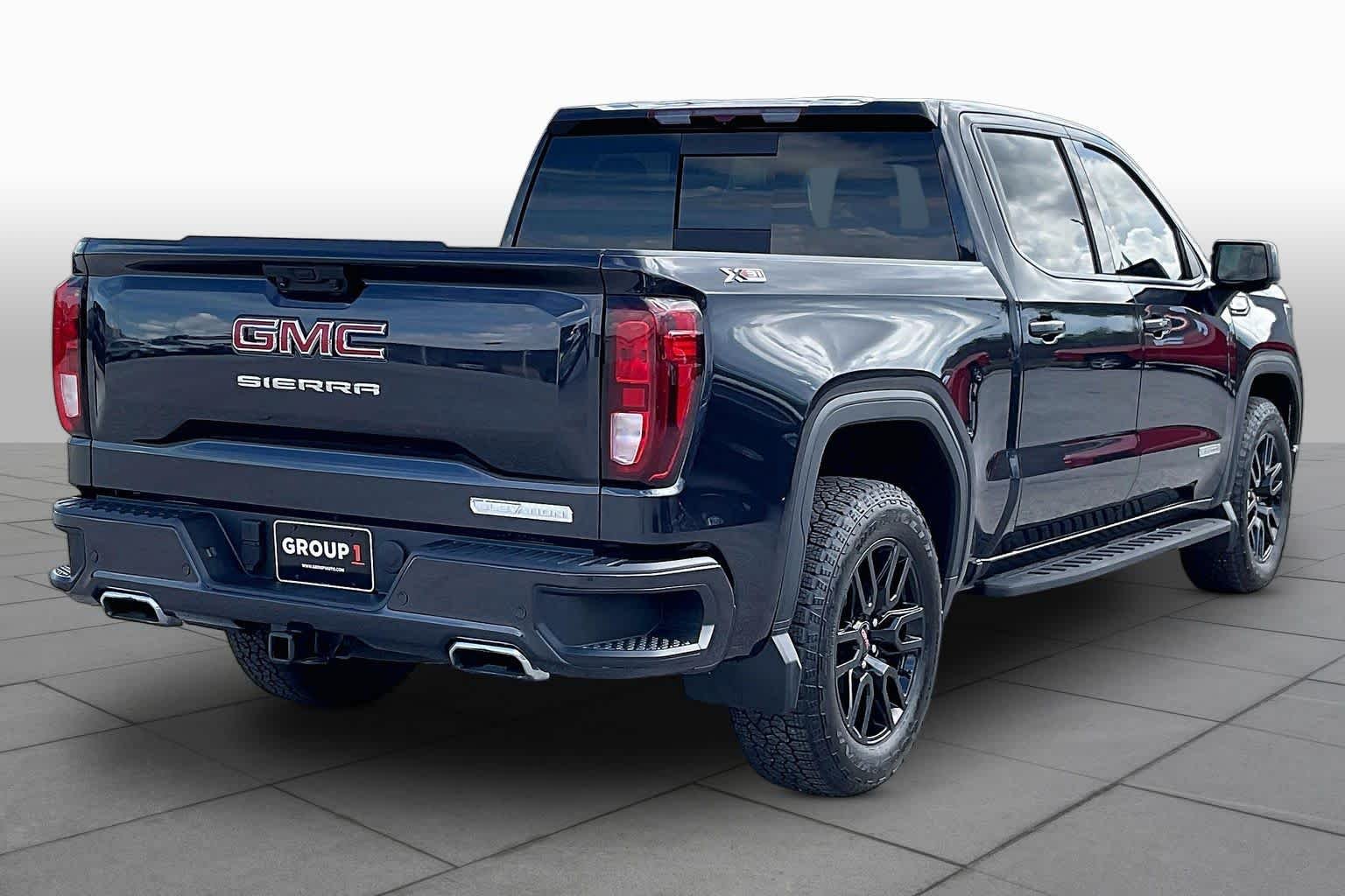 Used 2025 Downpour Metallic GMC Elevation image 13
