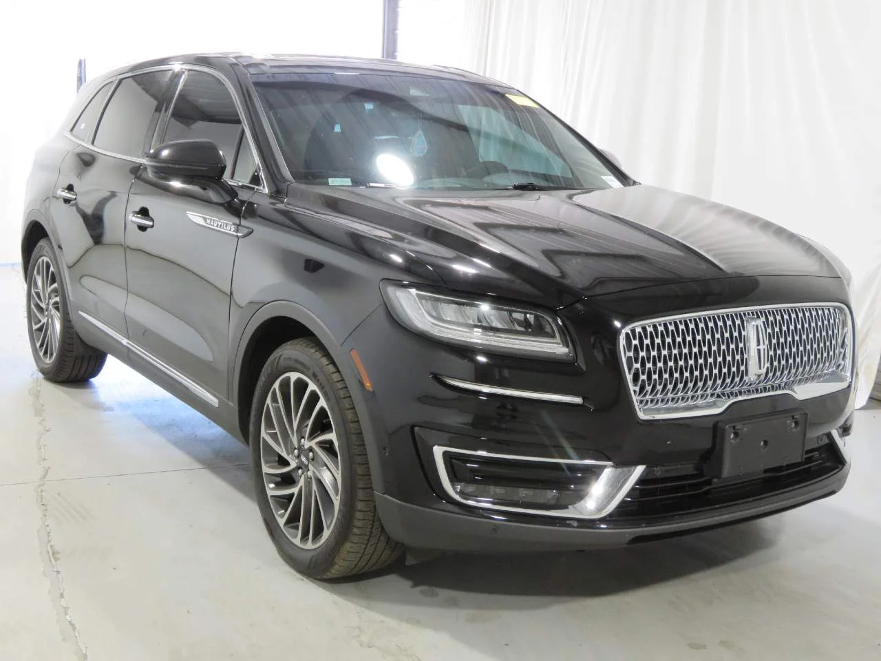 Used 2019 Infinite Black Lincoln Reserve image 3