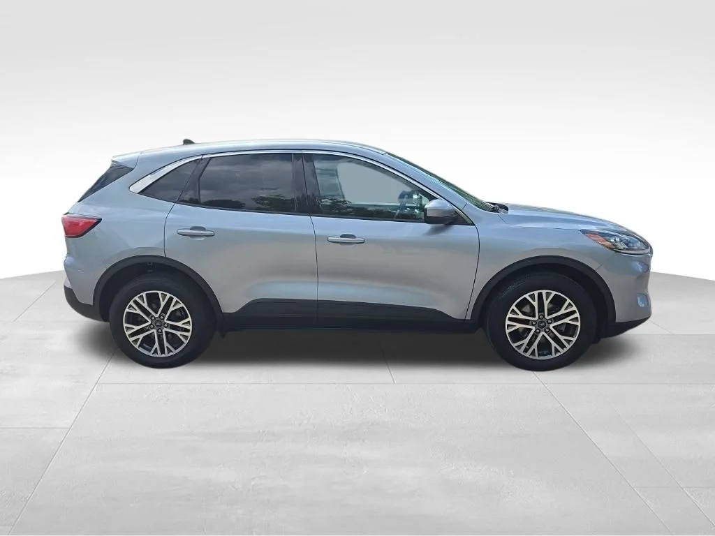 Used 2022 Blue Silver Metallic Ford SEL image 4