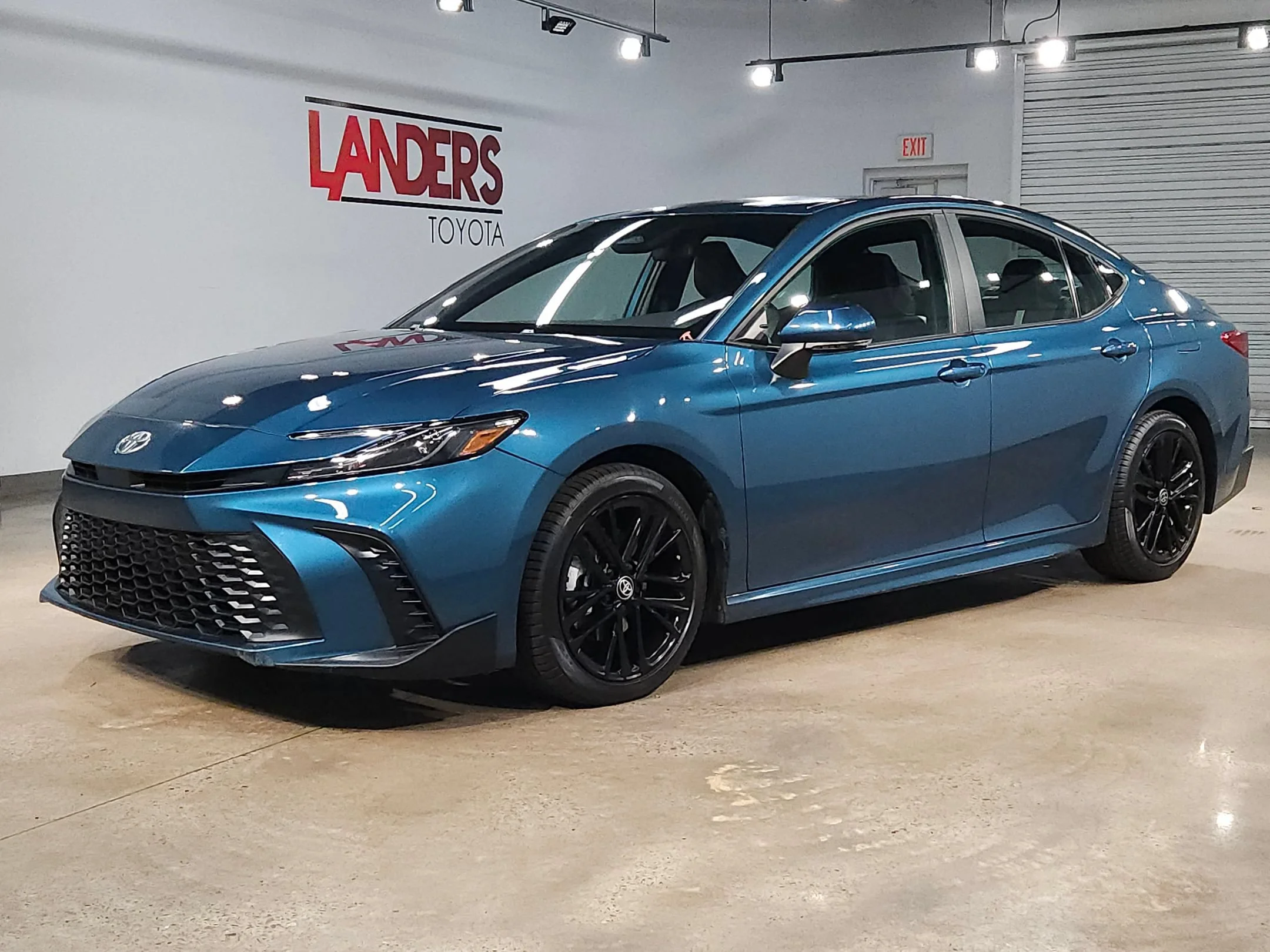 Used 2025 Ocean Gem Toyota SE image 3