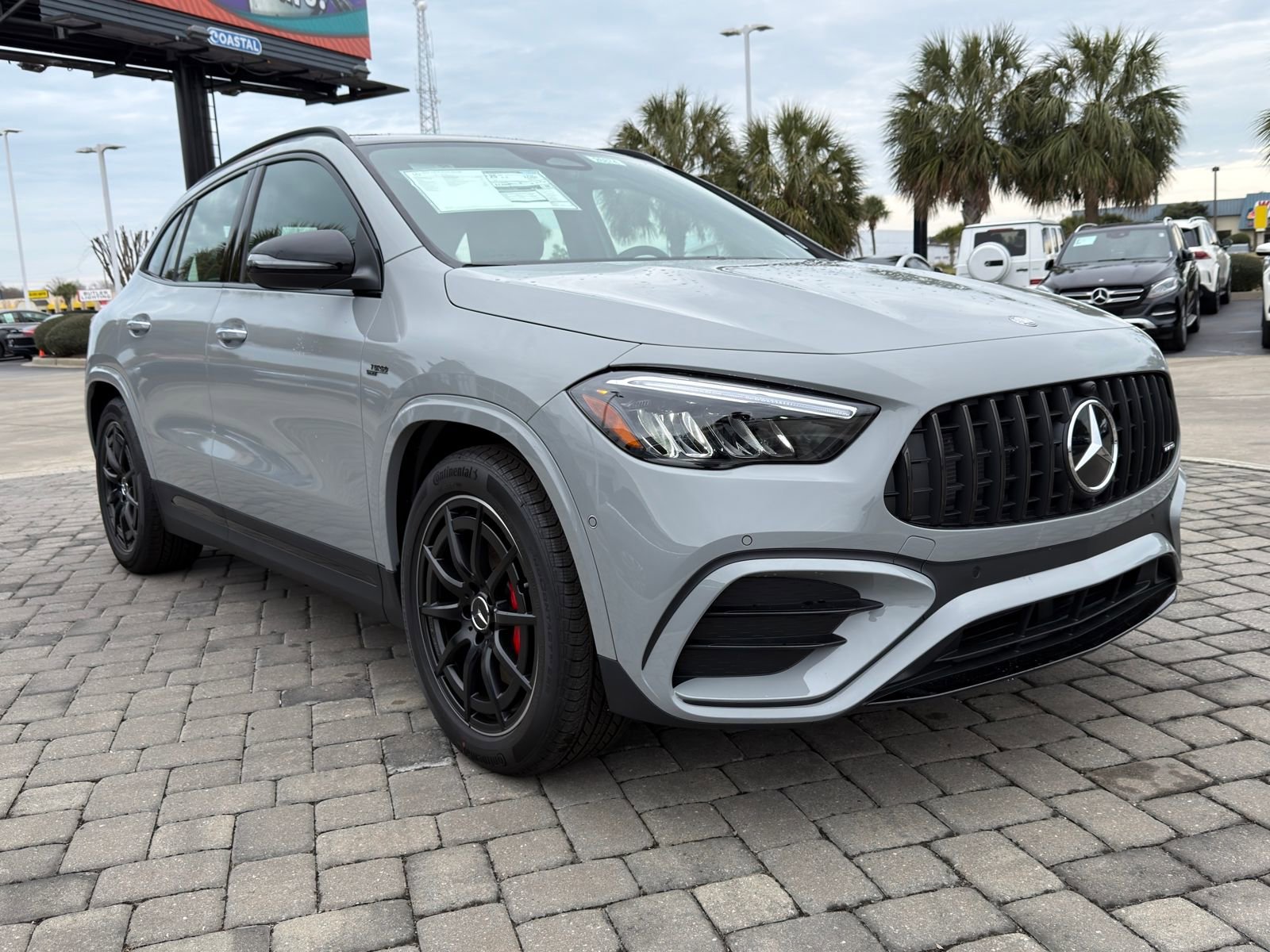 New 2026 MANUFAKTUR Alpine Gray Mercedes-Benz GLA 35 AMG® image 32