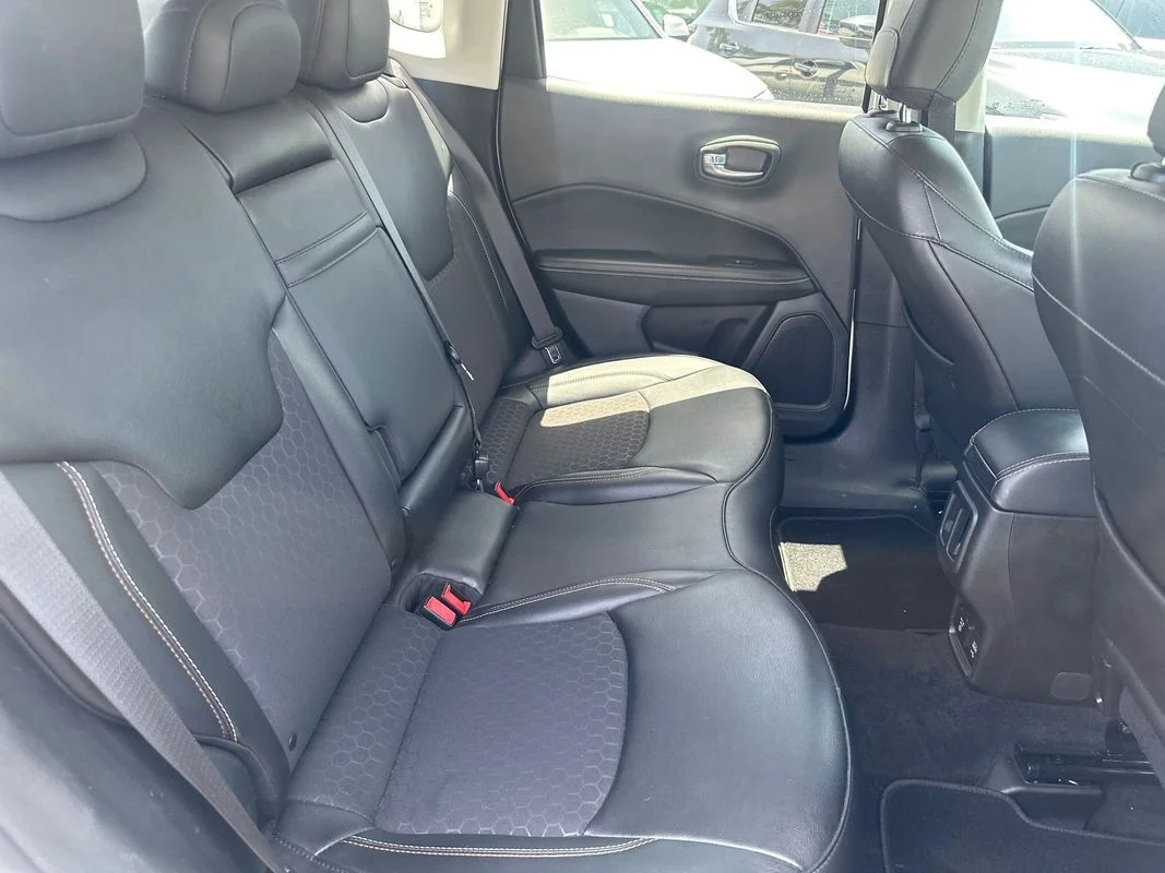 Used 2019  Jeep Latitude FWD image 29