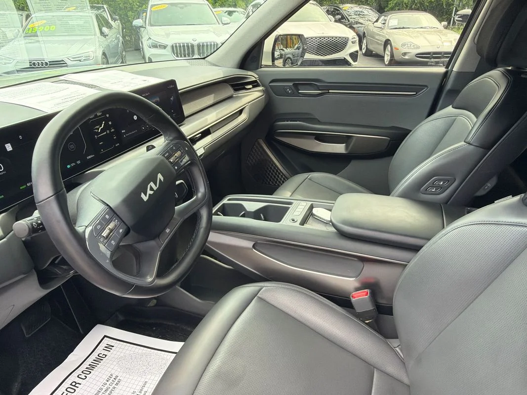 Used 2024 Silver Kia Light Long Range image 9