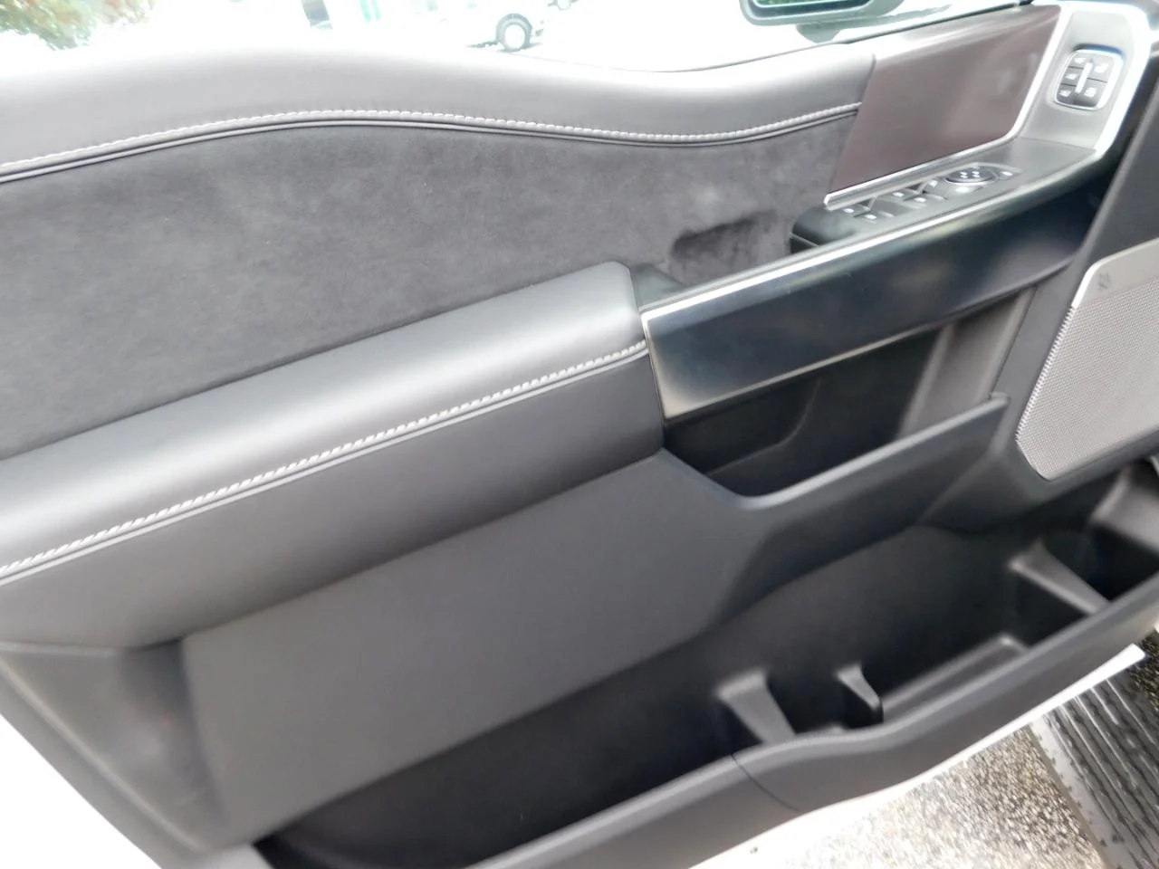 New 2026 Star White Metallic Tri-Coat Ford Platinum® image 28