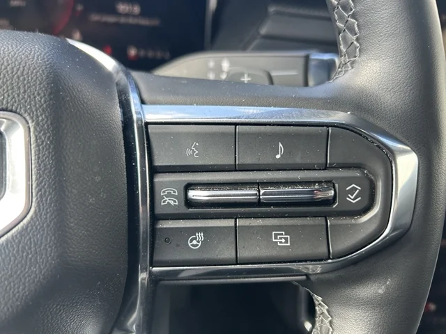 Used 2025 WHITE GMC FWD Elevation image 30