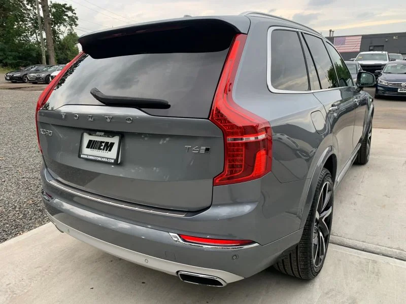 Used 2019 Gray Volvo T6 Inscription Sport Utility 4D image 7
