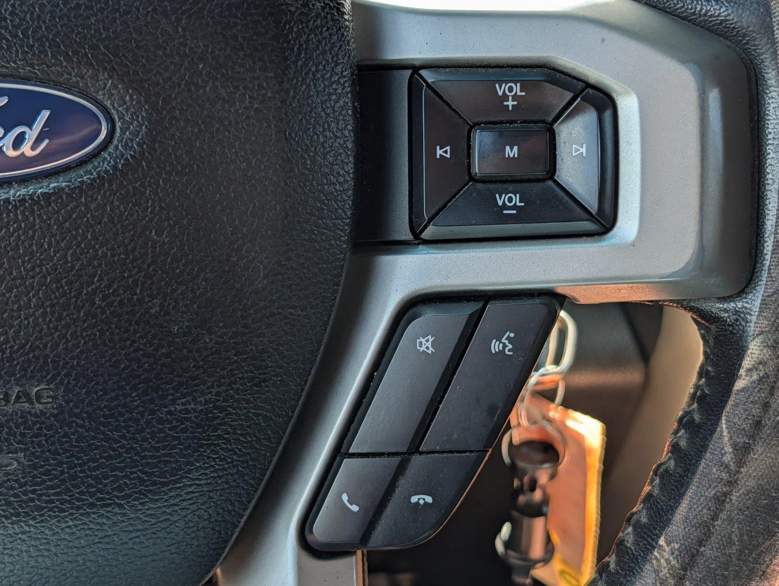 Used 2017 White Platinum Metallic Tri-Coat Ford Lariat image 25