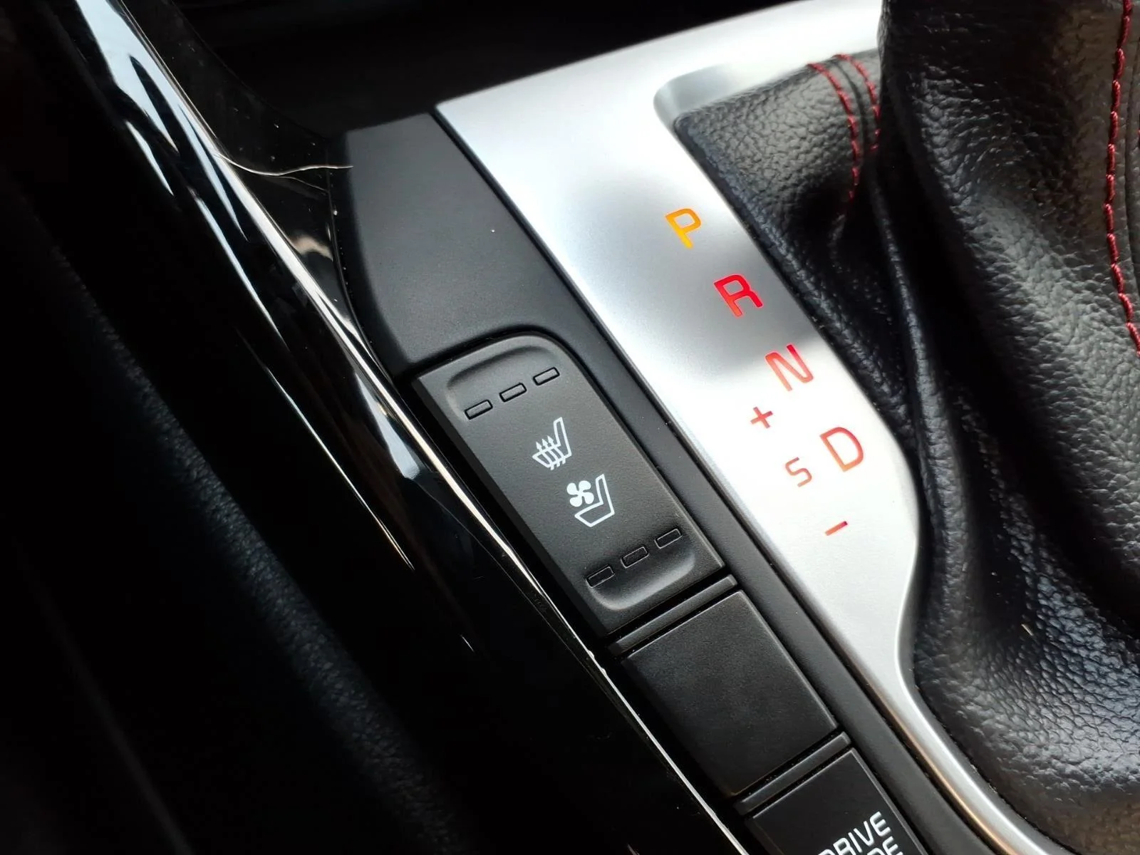 Used 2024 Snow White Pearl Kia GT image 6