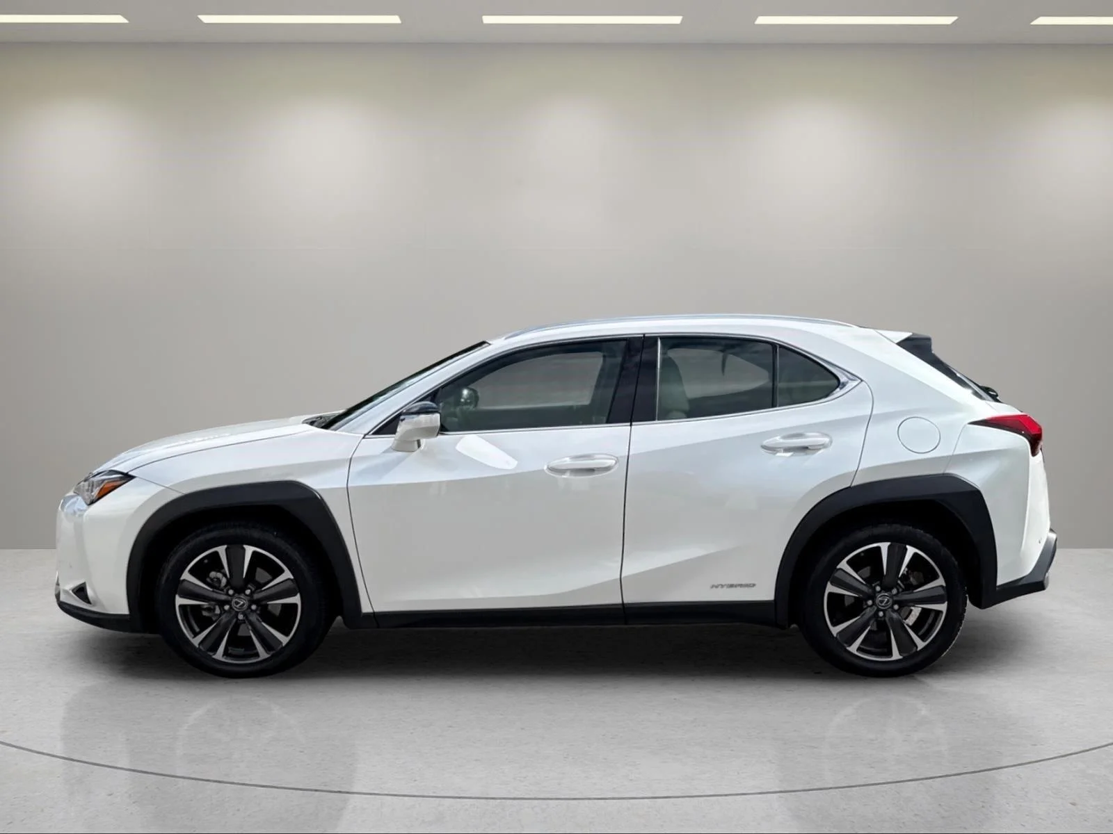 Used 2020 Eminent White Pearl Lexus UX 250h image 2