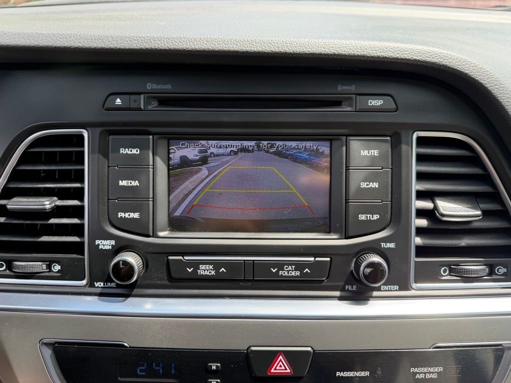 Used 2015 Black Hyundai Sport image 21