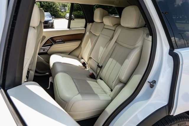Used 2025 White Land Rover SE image 43