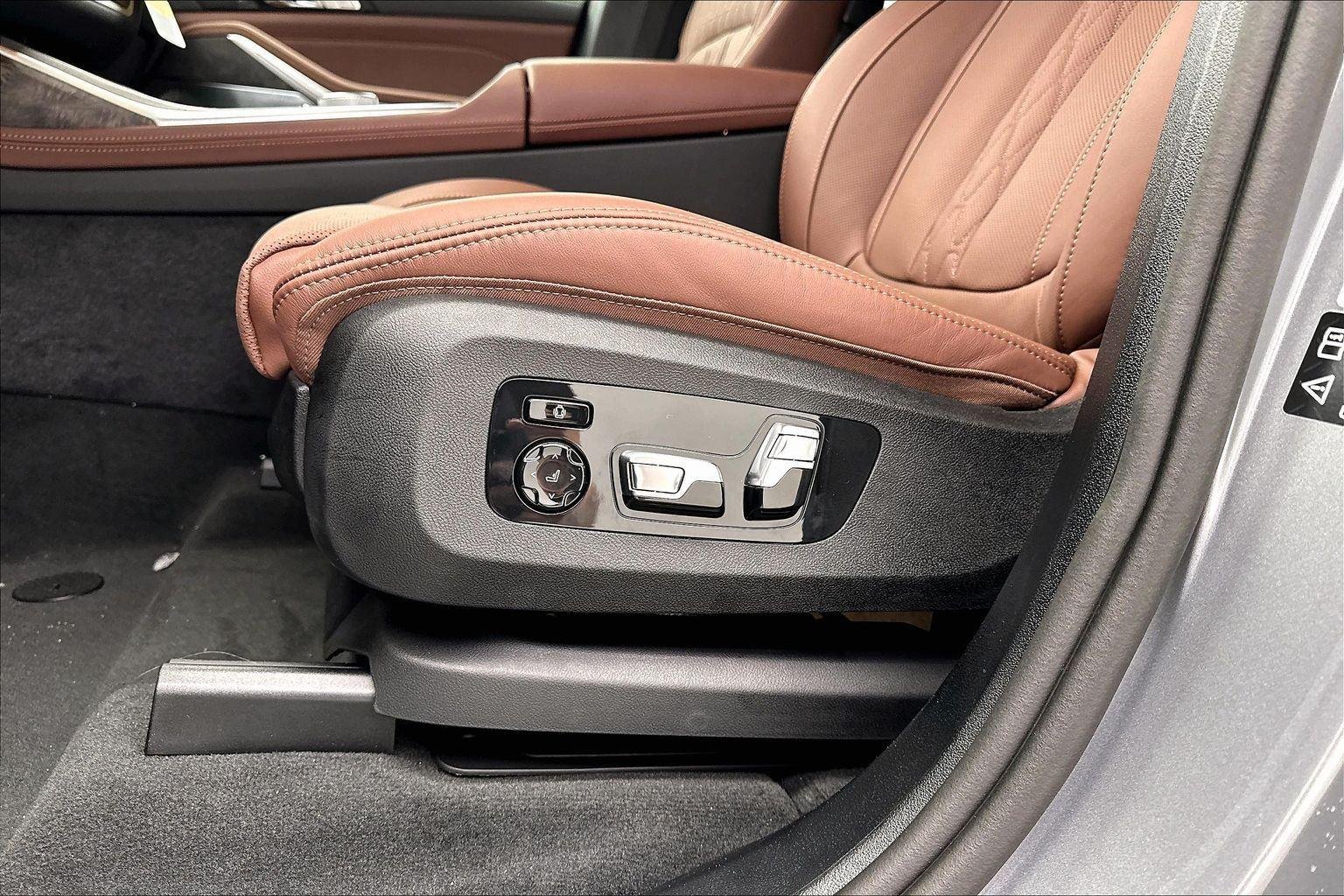 New 2027 Skyscraper Grey Metallic BMW M60i image 25