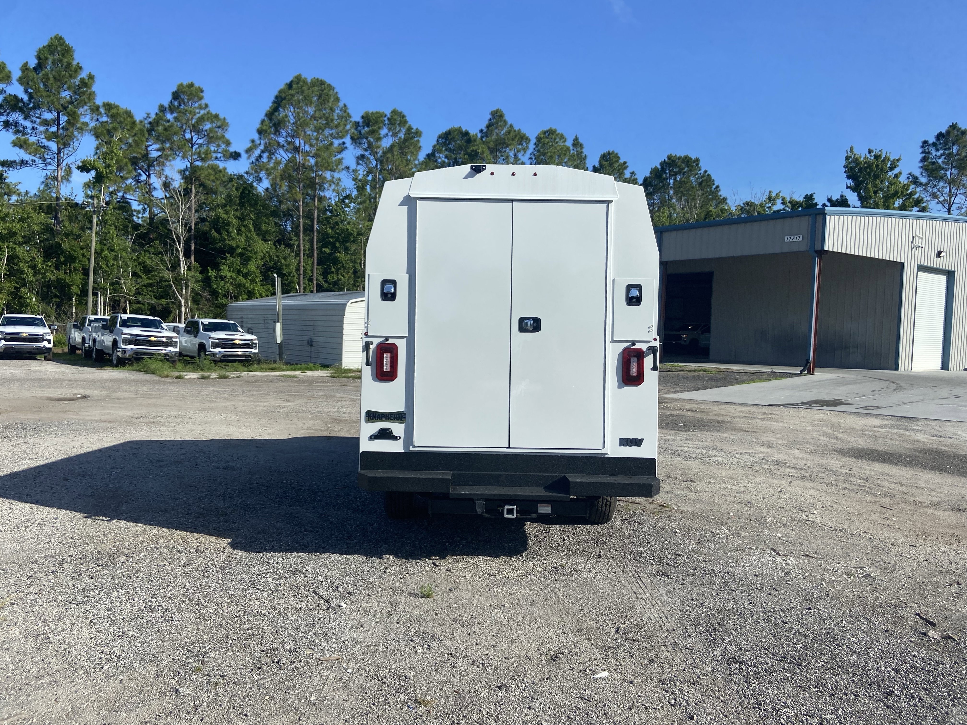 New 2026 Summit White Chevrolet 1WT image 4