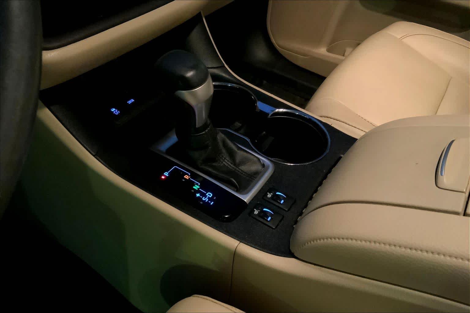 Used 2019 Blizzard Pearl Toyota XLE image 14
