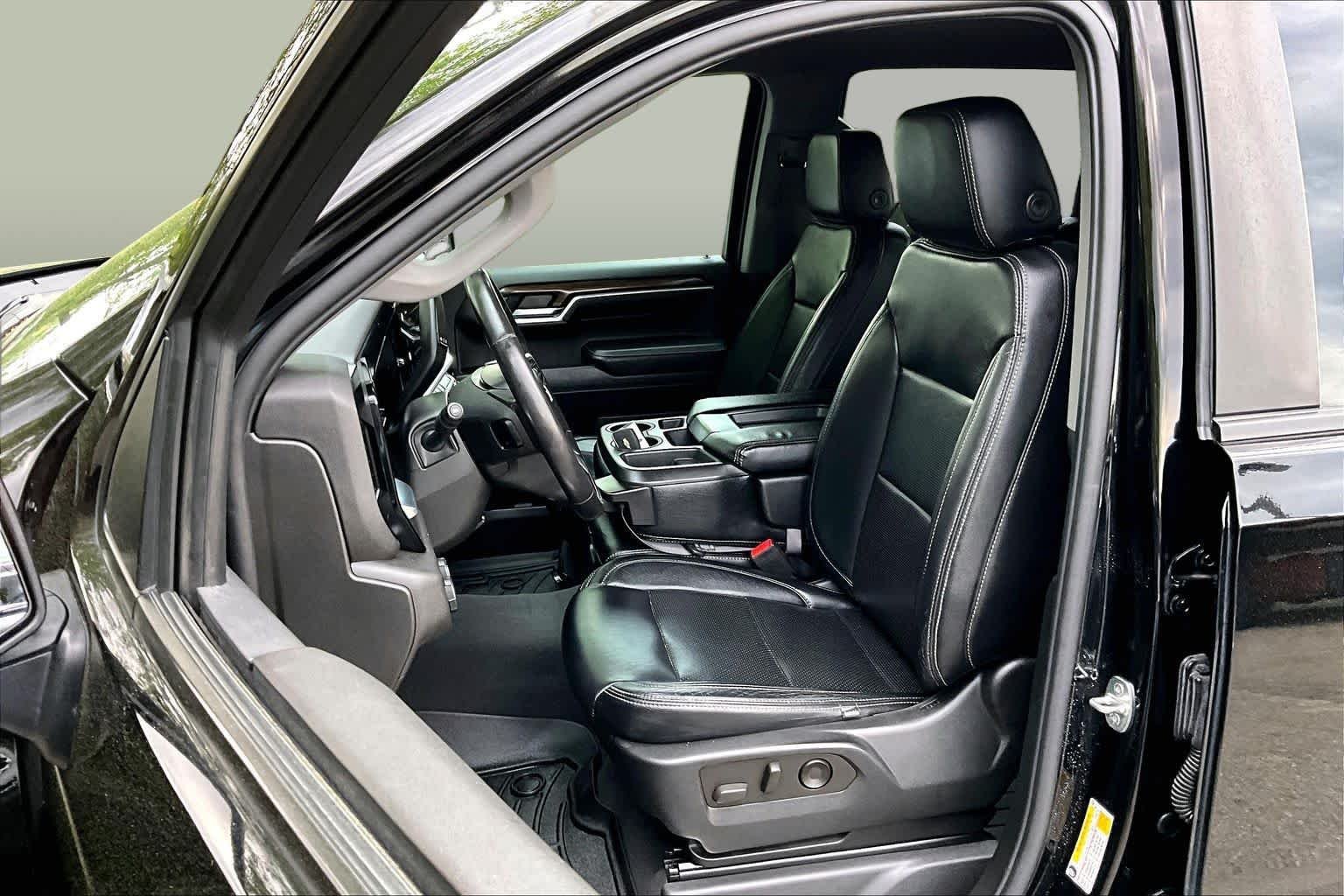 Used 2022 Black Chevrolet LT image 9