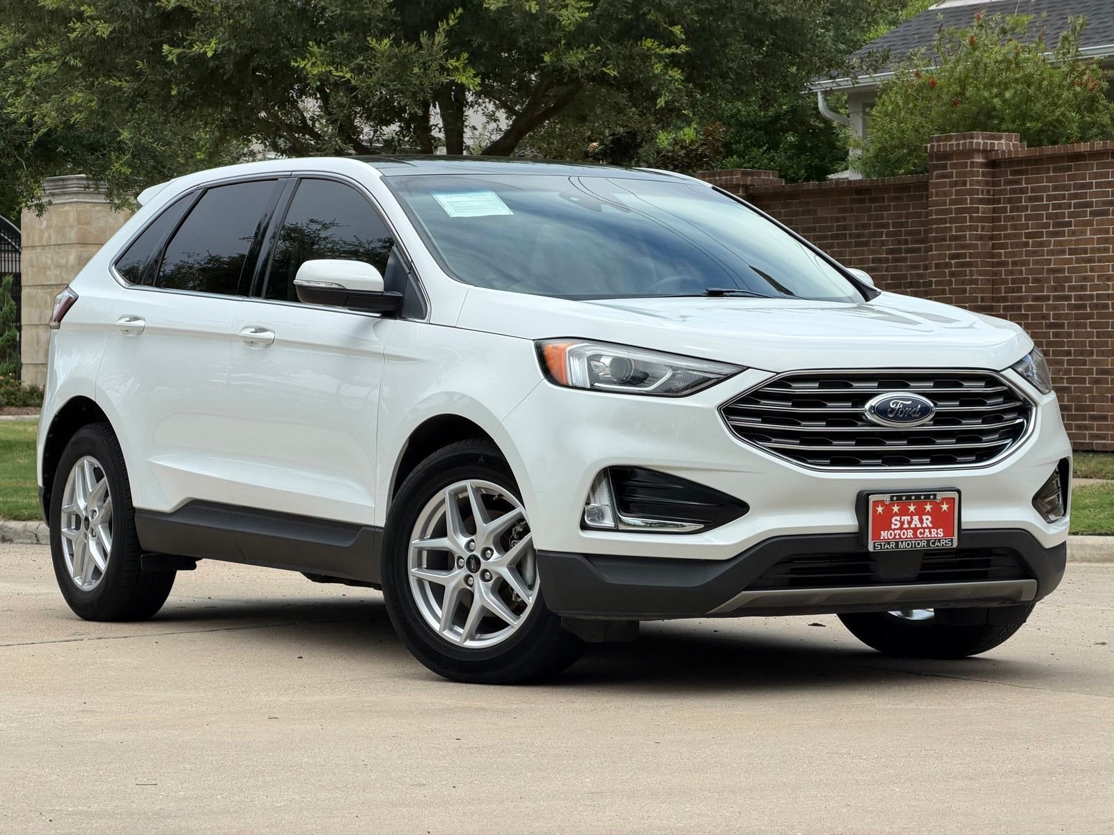 Used 2020 White Ford SEL image 1