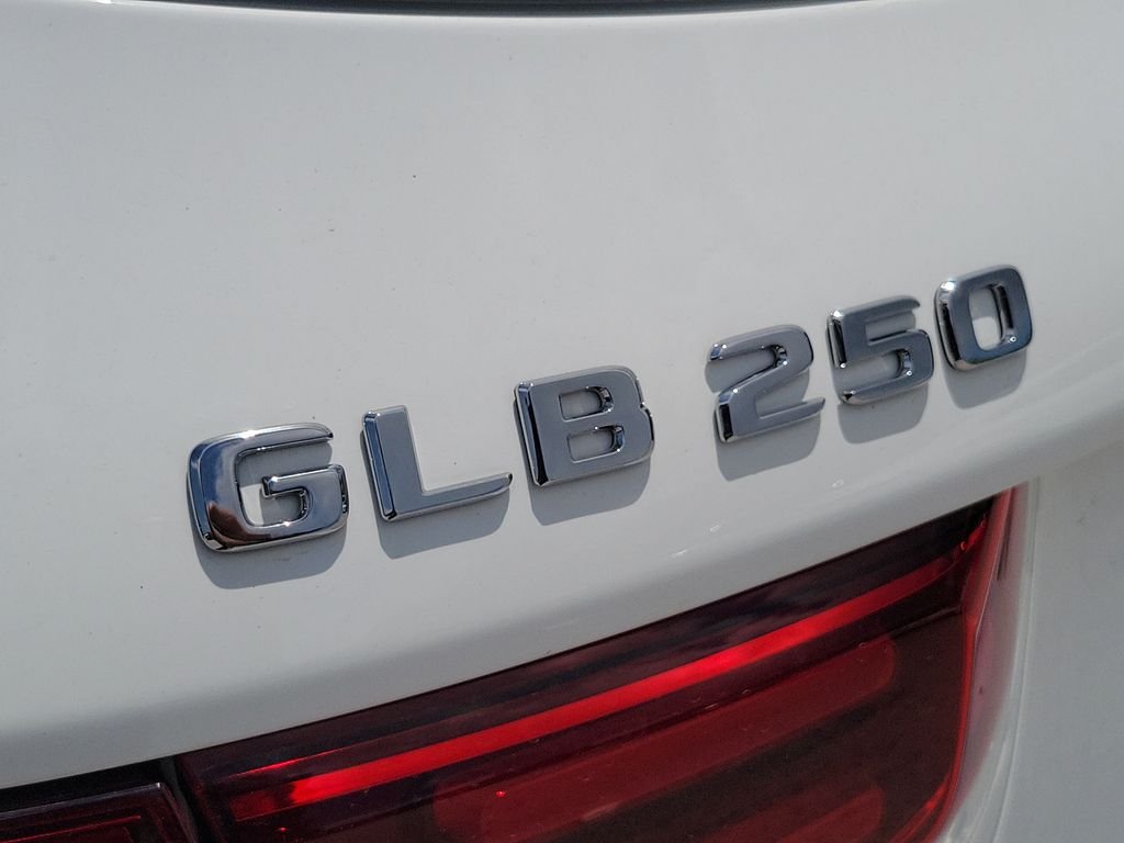 New 2026 Polar White Mercedes-Benz GLB 250 image 7